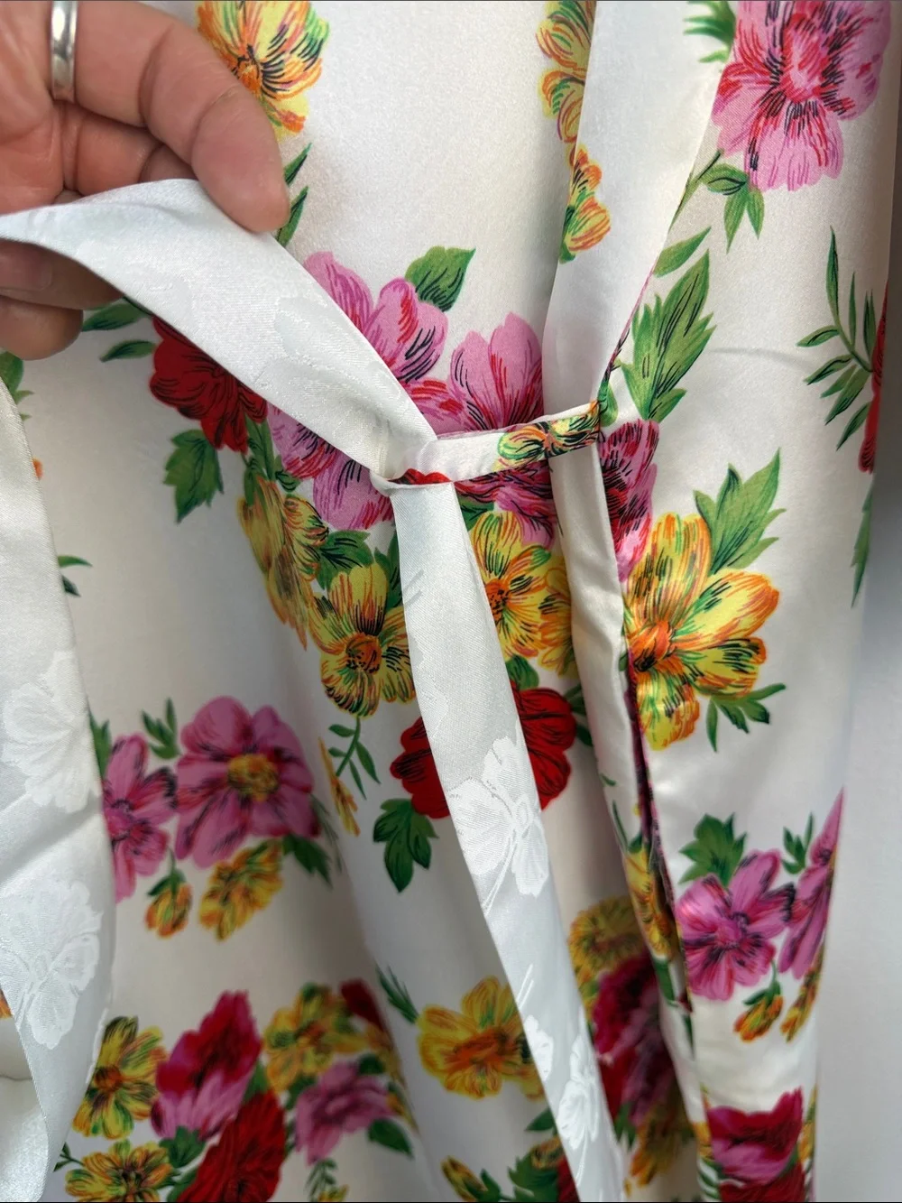 Vintage 90’s Victoria’s Secret Floral Satin Kimono Robe Tie Belt Gold Label OS